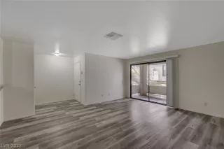 Photo #5: 2379970 Listing 