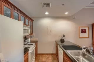 Photo #5: 2380009 Listing 