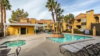 Photo #3: 2380019 Listing