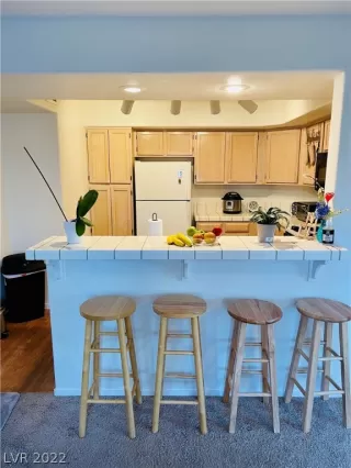 Photo #5: 2380019 Listing