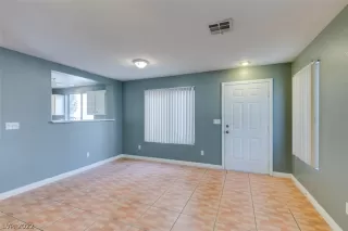 Photo #4: 2380043 Listing 