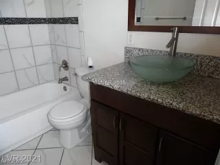 Photo #3: 2380060 Listing