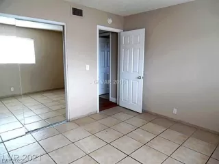 Photo #4: 2380060 Listing