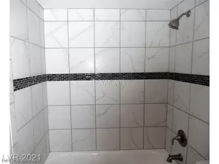 Photo #6: 2380060 Listing