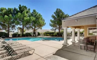 Photo #3: 2380077 Listing