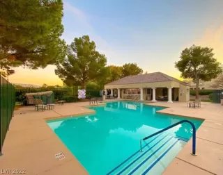 Photo #4: 2380077 Listing