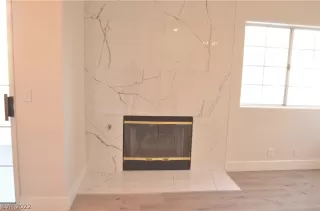 Photo #4: 2380080 Listing 