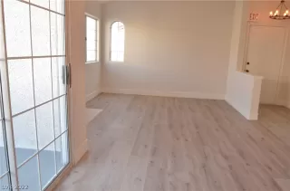 Photo #5: 2380080 Listing 