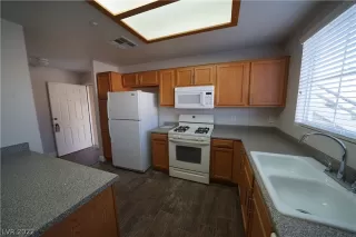 Photo #4: 2380086 Listing 