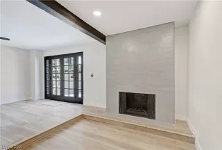 Photo #3: 2380099 Listing 