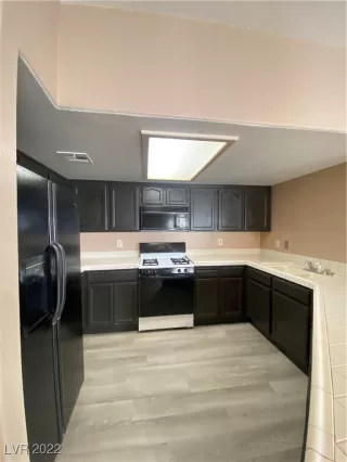 Photo #5: 2380116 Listing 