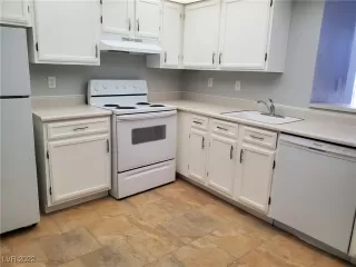 Photo #3: 2380127 Listing 