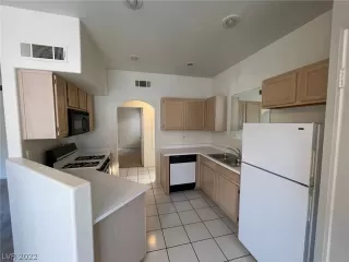 Photo #5: 2380152 Listing