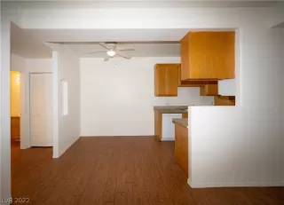 Photo #4: 2380155 Listing