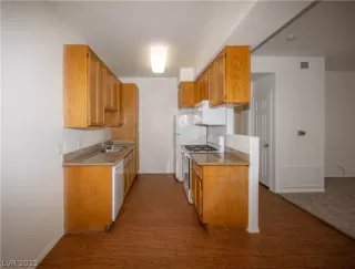 Photo #5: 2380155 Listing