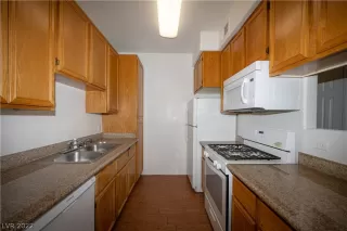 Photo #6: 2380155 Listing