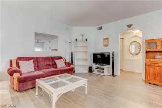 Photo #5: 2380170 Listing