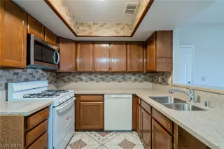 Photo #3: 2380185 Listing 