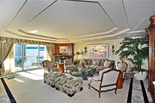 Photo #5: 2380189 Listing 