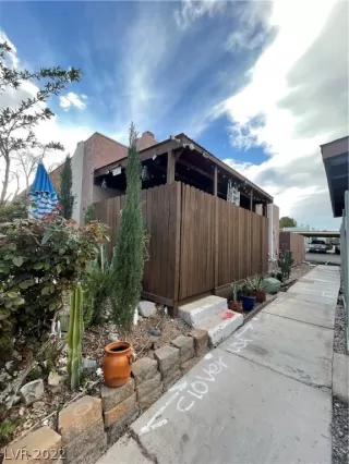 Photo #5: 2380216 Listing