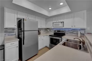 Photo #6: 2380223 Listing