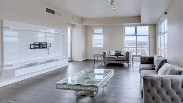 MLS: 2380279 Condo For Sale