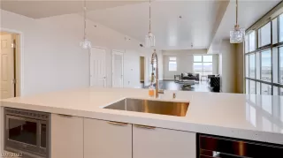 Photo #1: 2380279 Listing 