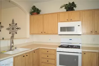 Photo #5: 2380286 Listing