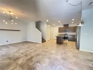 Photo #5: 2380290 Listing 