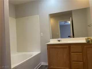 Photo #6: 2380328 Listing 