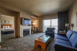 Photo #2: 2380329 Listing