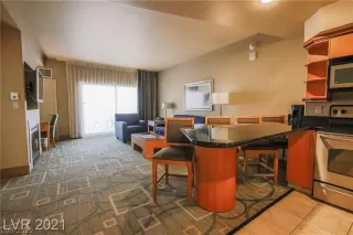 Photo #5: 2380329 Listing