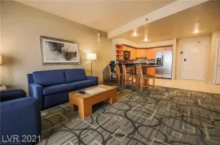 Photo #6: 2380329 Listing