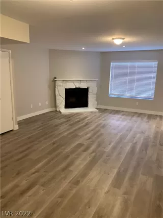 Photo #5: 2380351 Listing