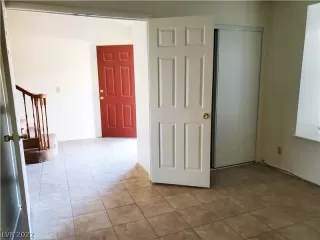 Photo #5: 2380359 Listing 