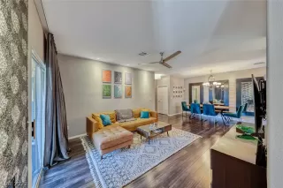 Photo #3: 2380367 Listing