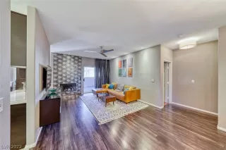 Photo #4: 2380367 Listing