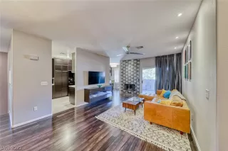 Photo #5: 2380367 Listing