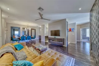 Photo #6: 2380367 Listing