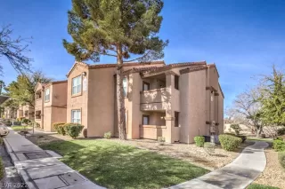 Photo #1: 2380385 Listing