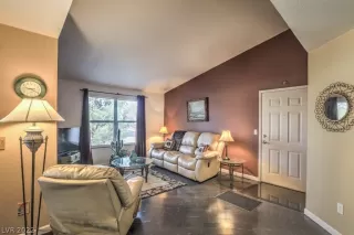 Photo #3: 2380385 Listing