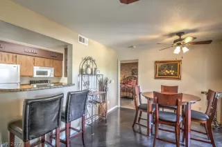 Photo #6: 2380385 Listing