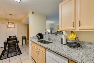 Photo #2: 2380396 Listing 