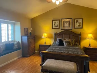 Photo #3: 2380398 Listing