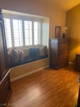 Photo #5: 2380398 Listing