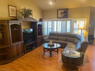 Photo #6: 2380398 Listing