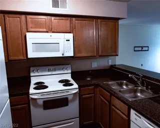 Photo #6: 2380411 Listing