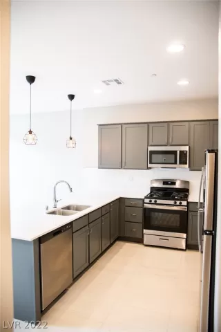 Photo #3: 2380425 Listing 