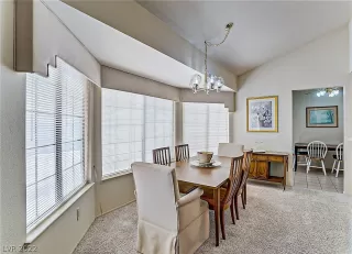 Photo #4: 2380427 Listing