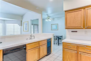 Photo #6: 2380427 Listing